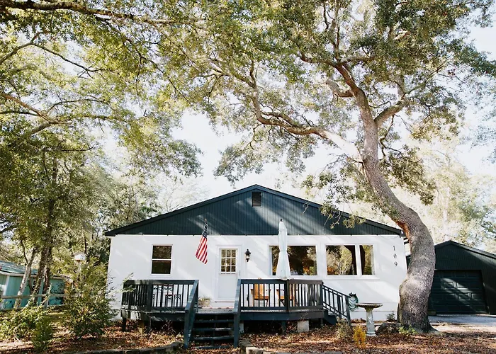 Cottage By The Sea: Pagnotto Shellback House