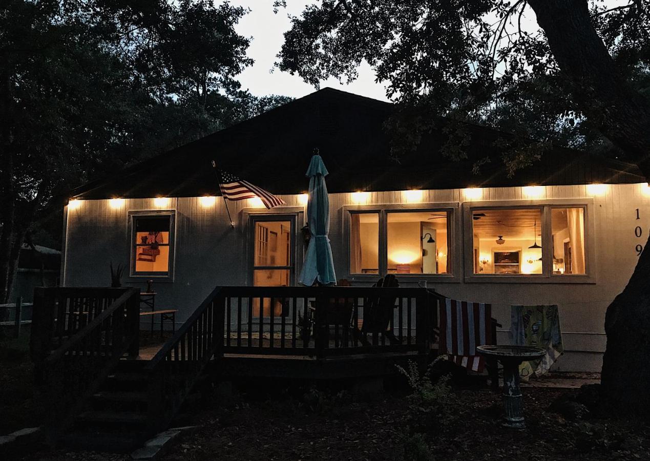 By The Sea: Pagnotto Shellback House Holiday home Oak Island