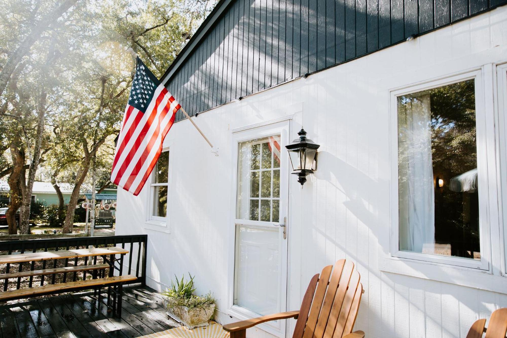 By The Sea: Pagnotto Shellback House Holiday home Oak Island