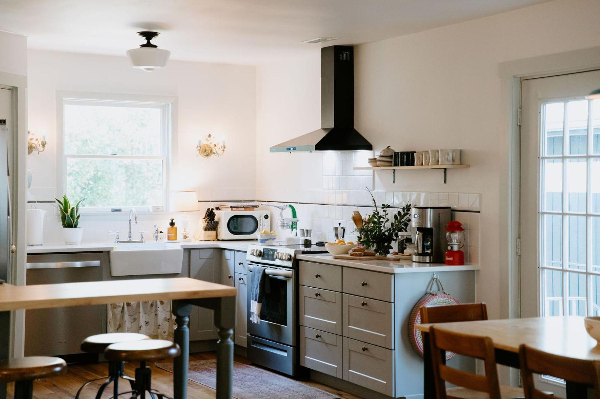 By The Sea: Pagnotto Shellback House Holiday home