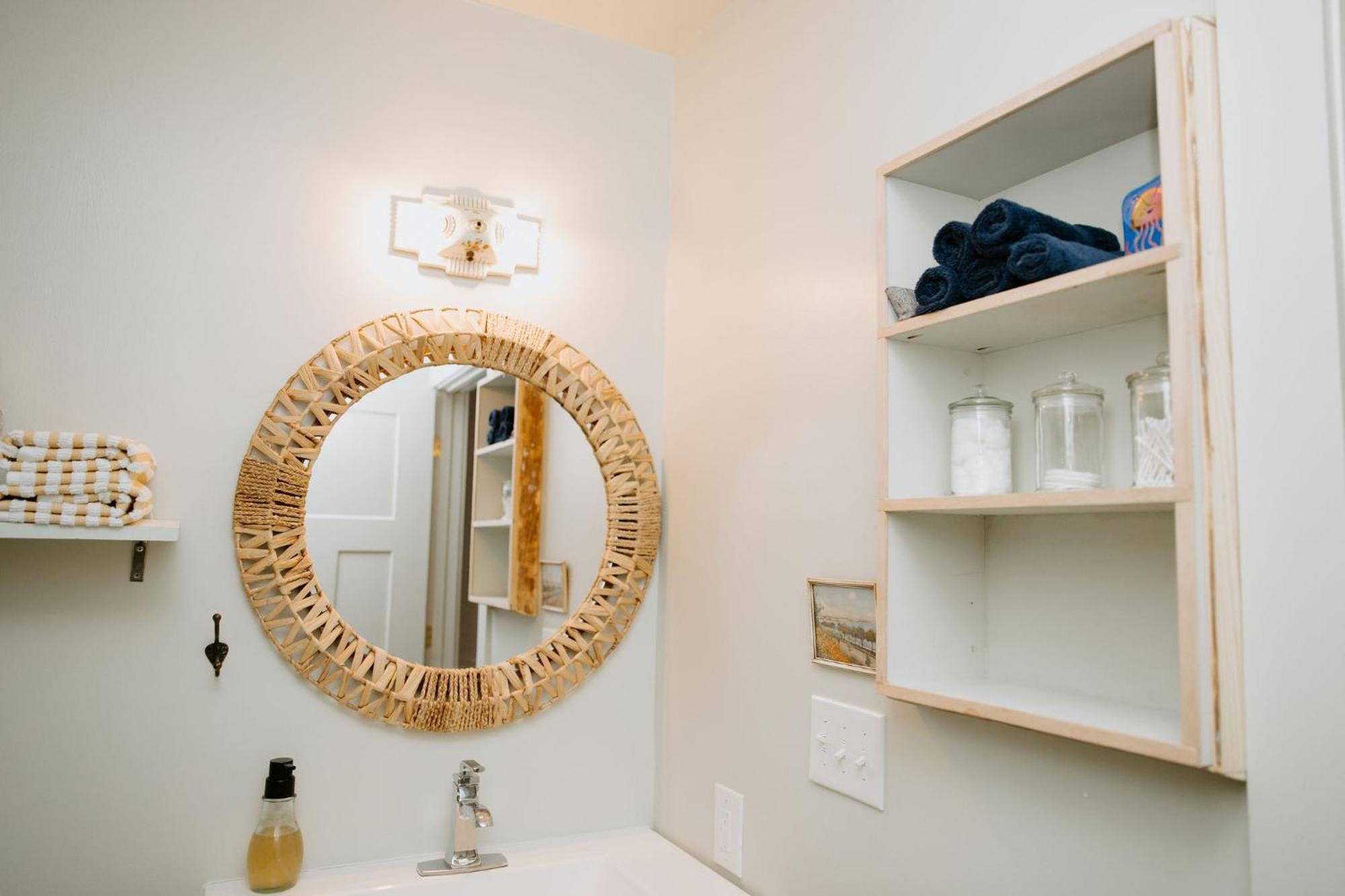 By The Sea: Pagnotto Shellback House Holiday home